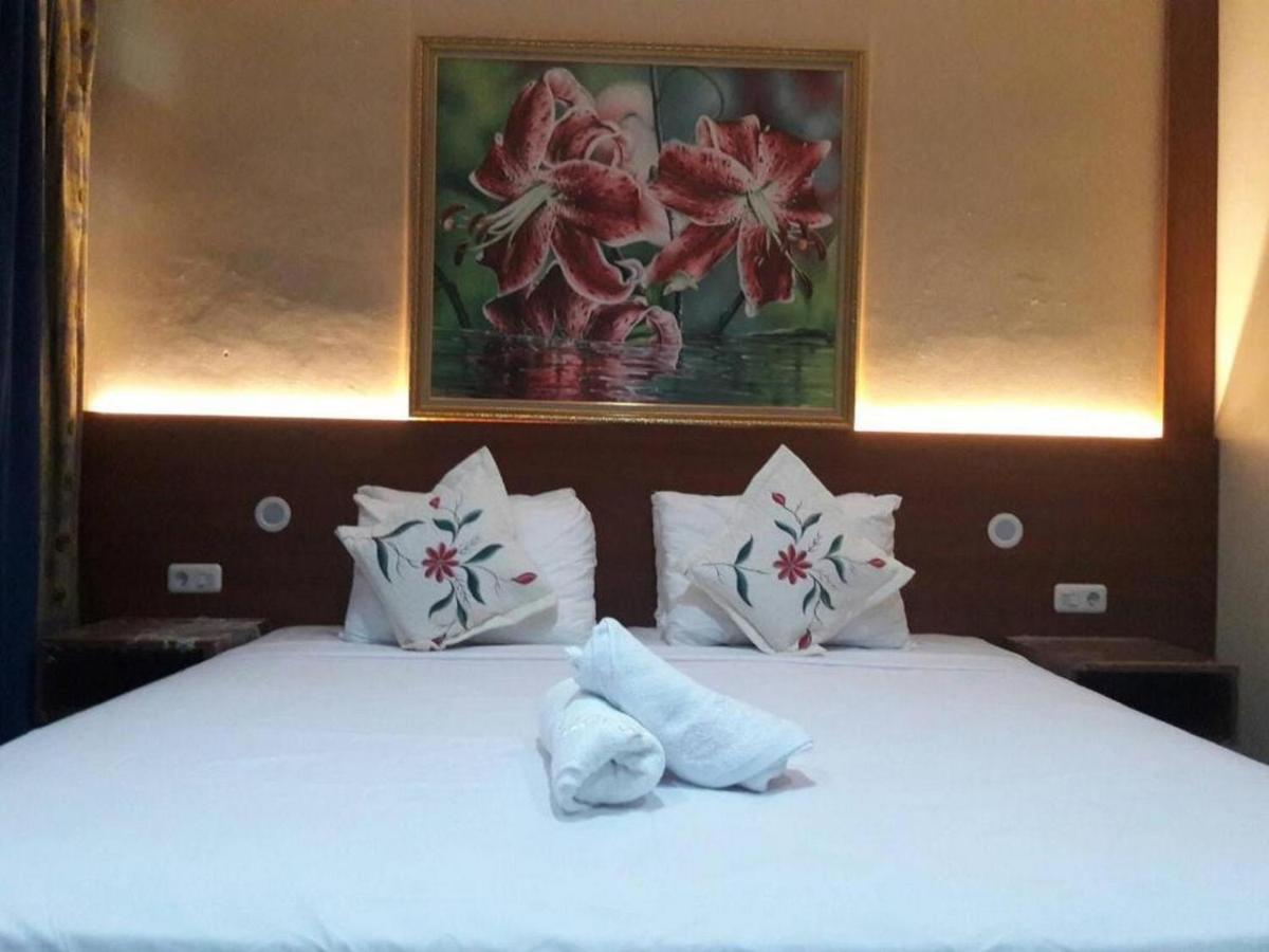 Готель Mango House Semarang Redpartner Екстер'єр фото