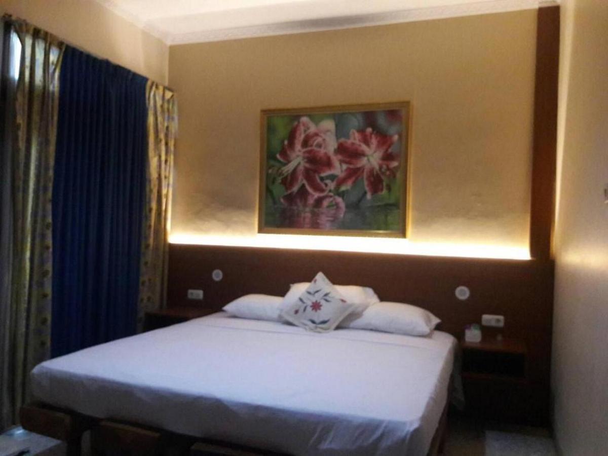 Готель Mango House Semarang Redpartner Екстер'єр фото