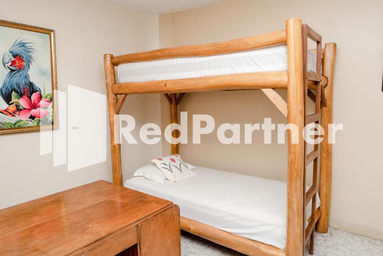 Готель Mango House Semarang Redpartner Екстер'єр фото