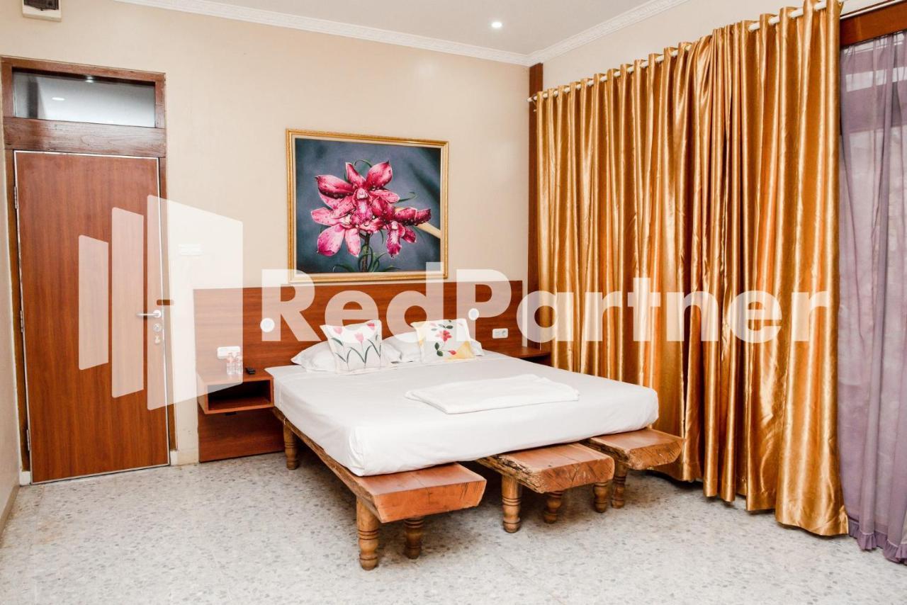 Готель Mango House Semarang Redpartner Екстер'єр фото