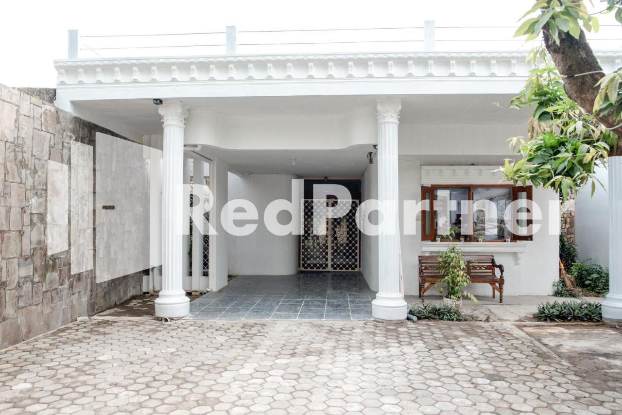 Готель Mango House Semarang Redpartner Екстер'єр фото