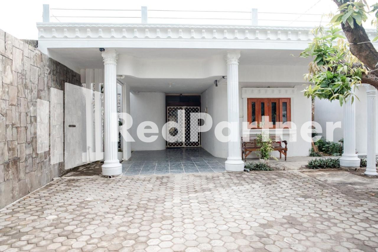 Готель Mango House Semarang Redpartner Екстер'єр фото