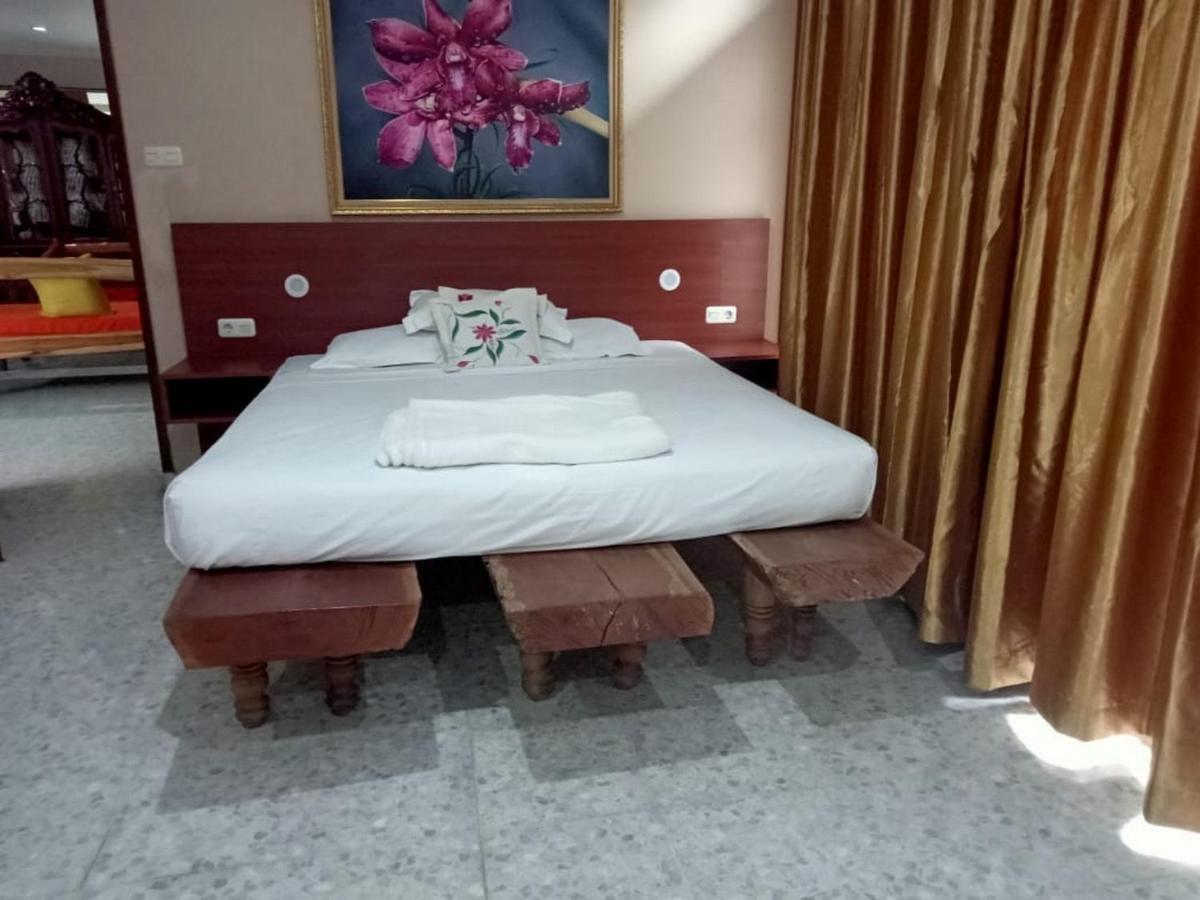 Готель Mango House Semarang Redpartner Екстер'єр фото