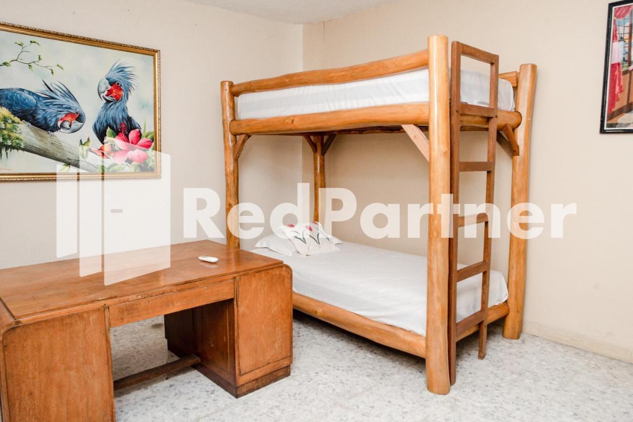 Готель Mango House Semarang Redpartner Екстер'єр фото
