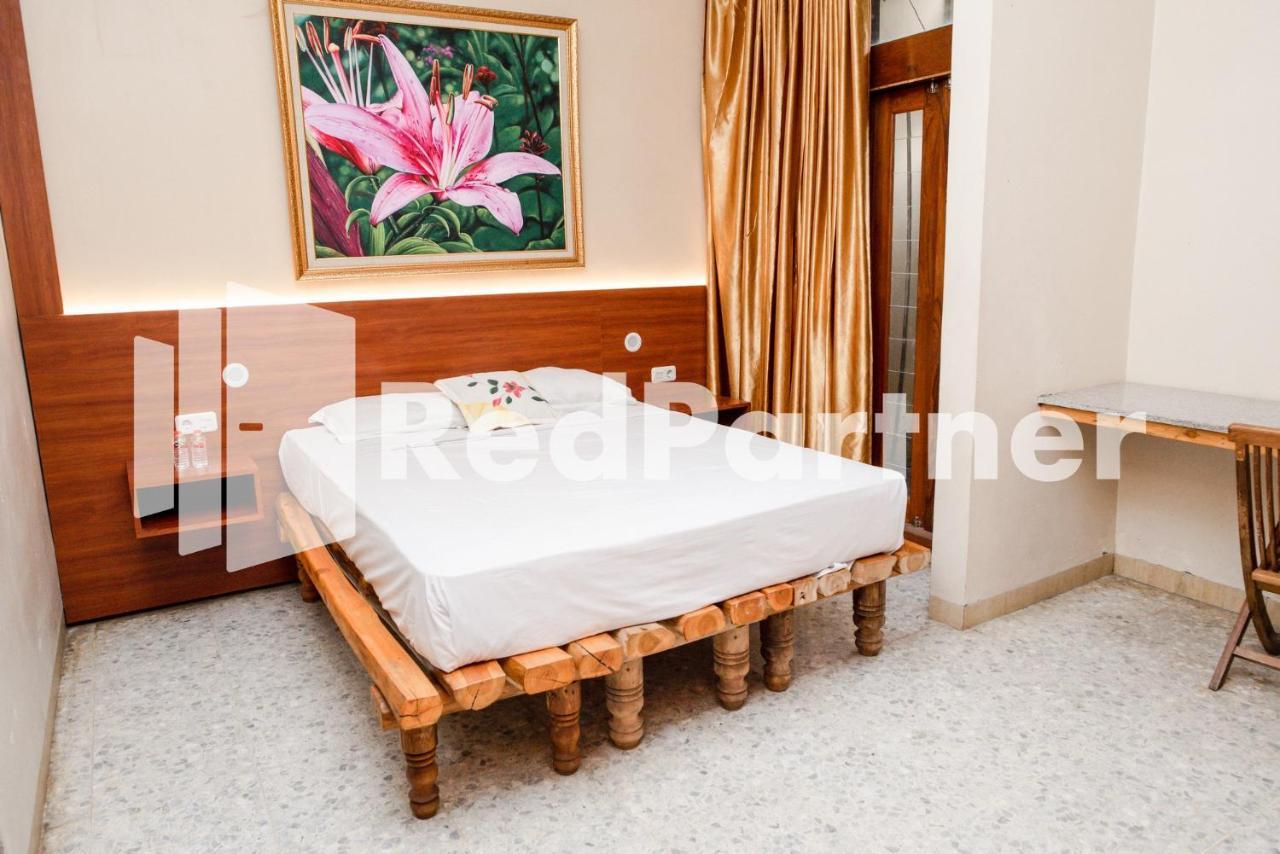 Готель Mango House Semarang Redpartner Екстер'єр фото