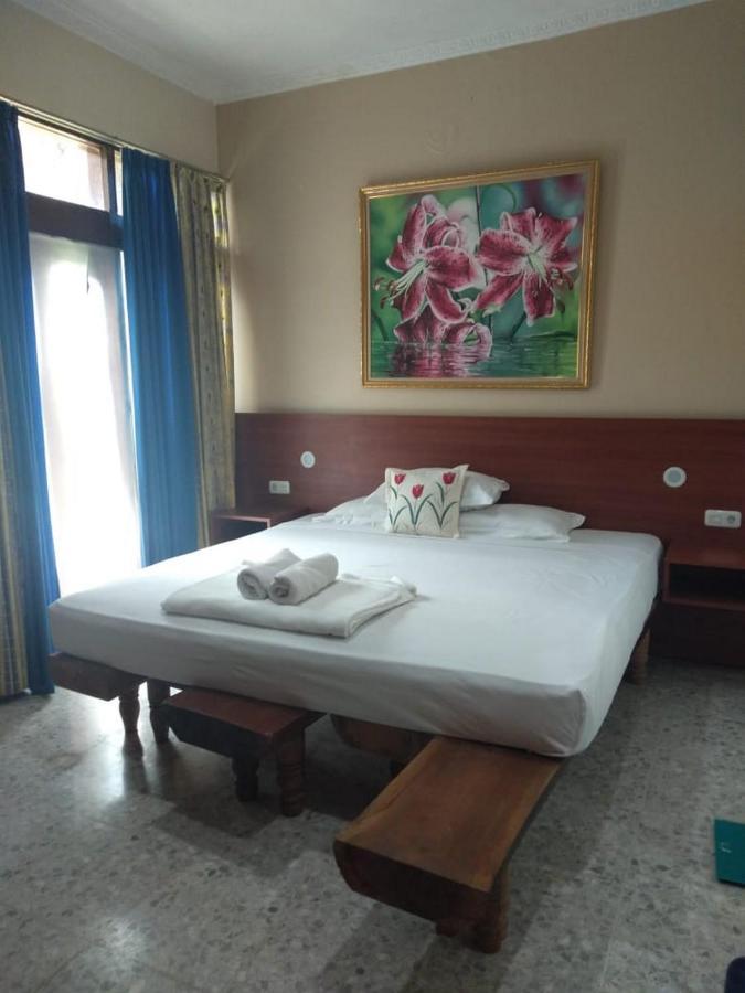 Готель Mango House Semarang Redpartner Екстер'єр фото