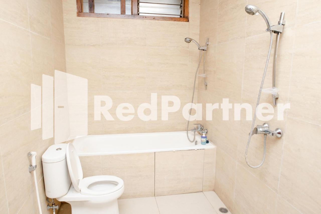 Готель Mango House Semarang Redpartner Екстер'єр фото