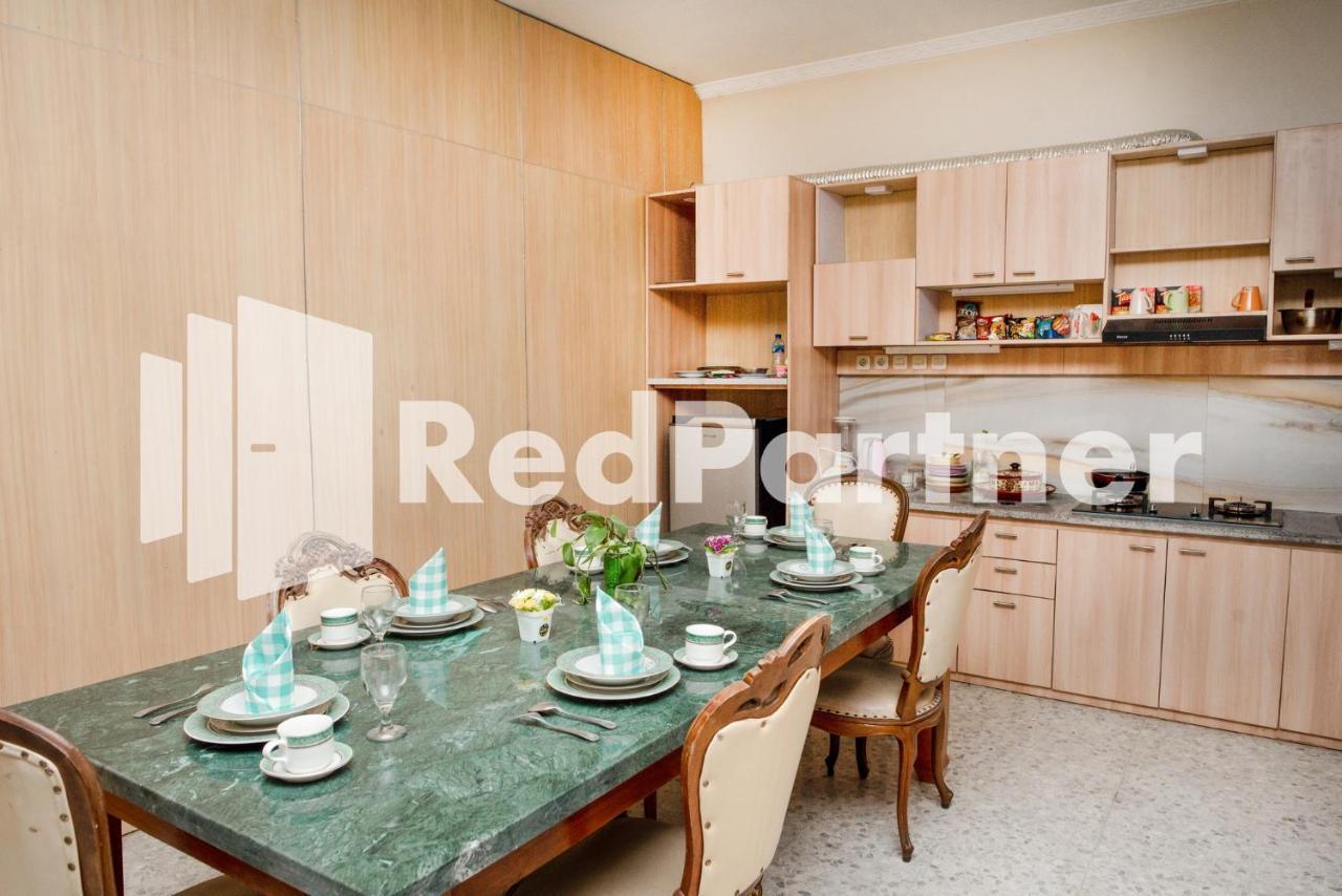 Готель Mango House Semarang Redpartner Екстер'єр фото