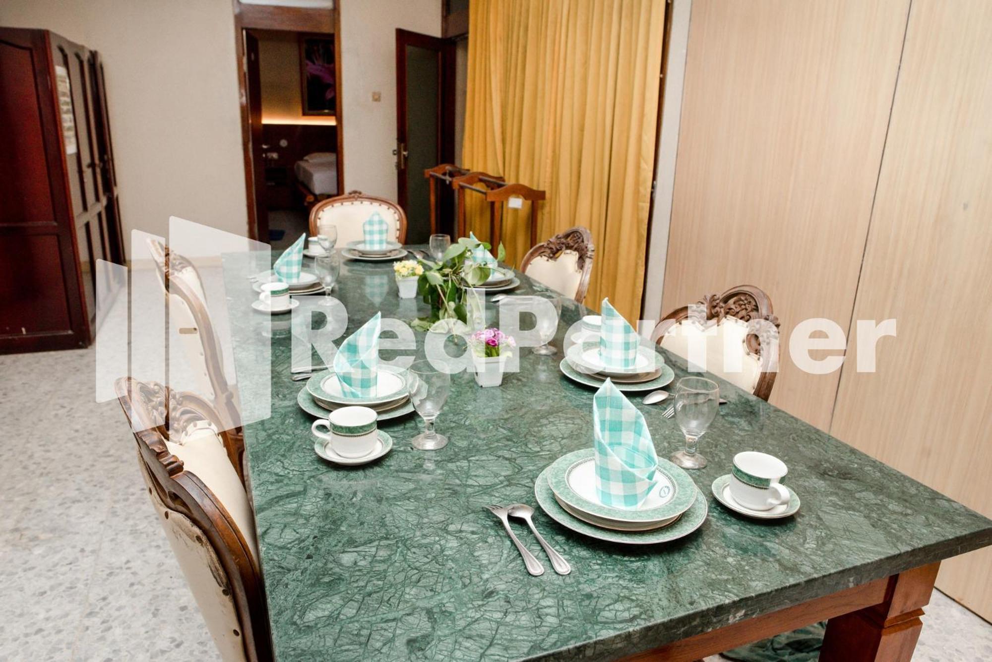 Готель Mango House Semarang Redpartner Екстер'єр фото