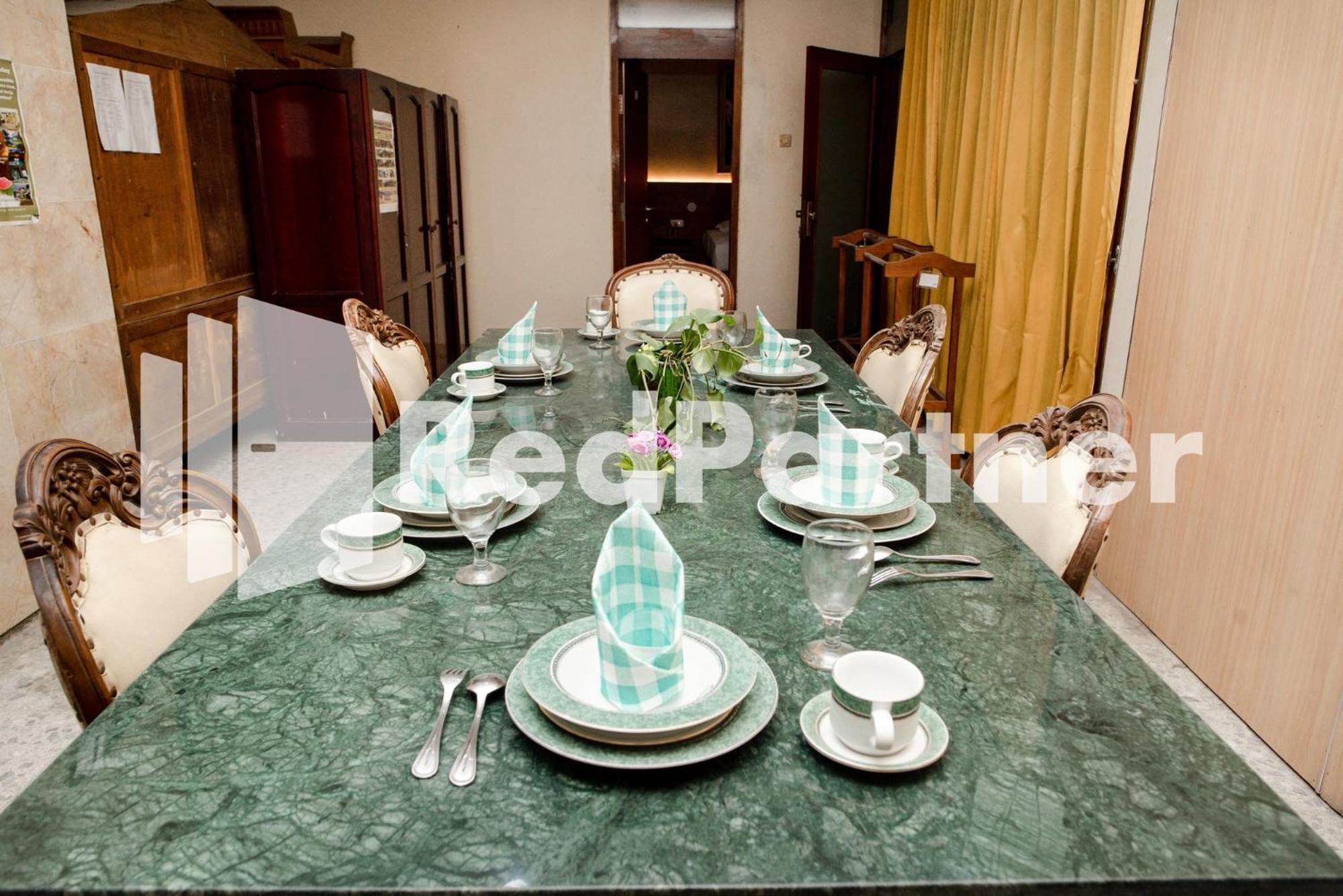 Готель Mango House Semarang Redpartner Екстер'єр фото