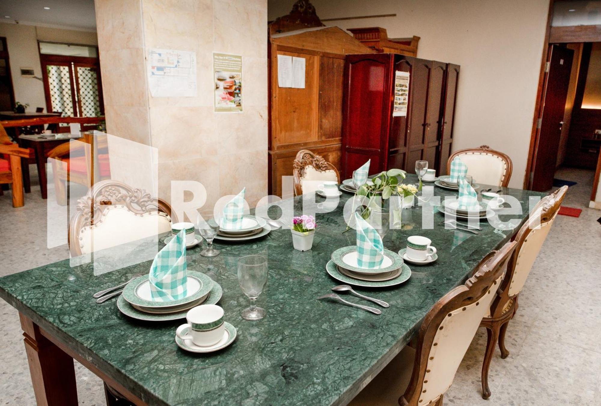 Готель Mango House Semarang Redpartner Екстер'єр фото